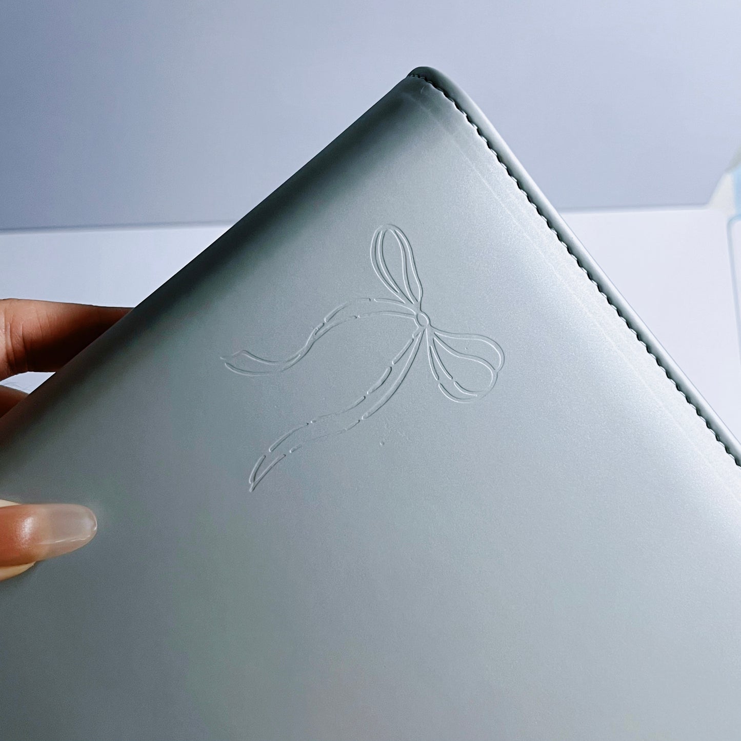 [039] A5 Photocard Binder — Sliver, Magnetic Clasp Closure
