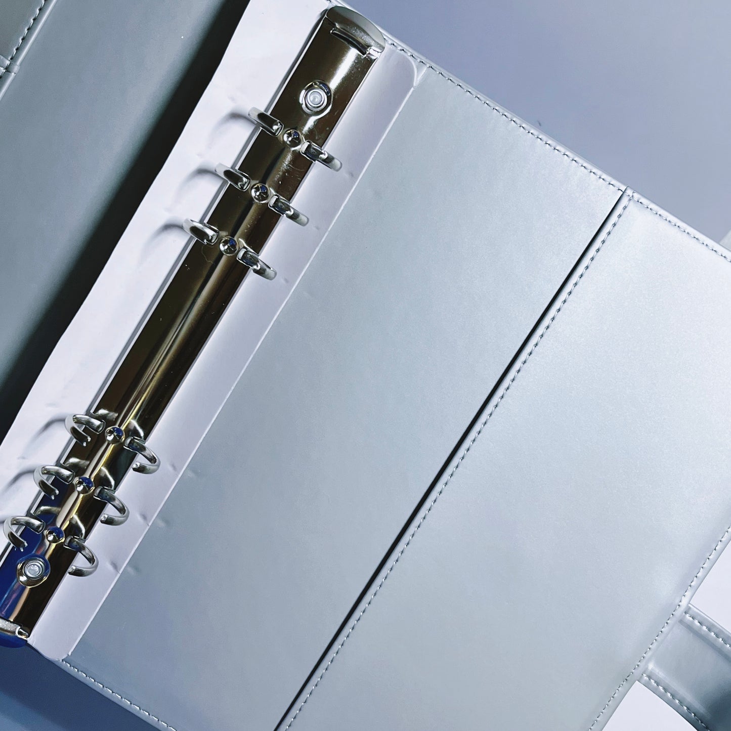 [039] A5 Photocard Binder — Sliver, Magnetic Clasp Closure