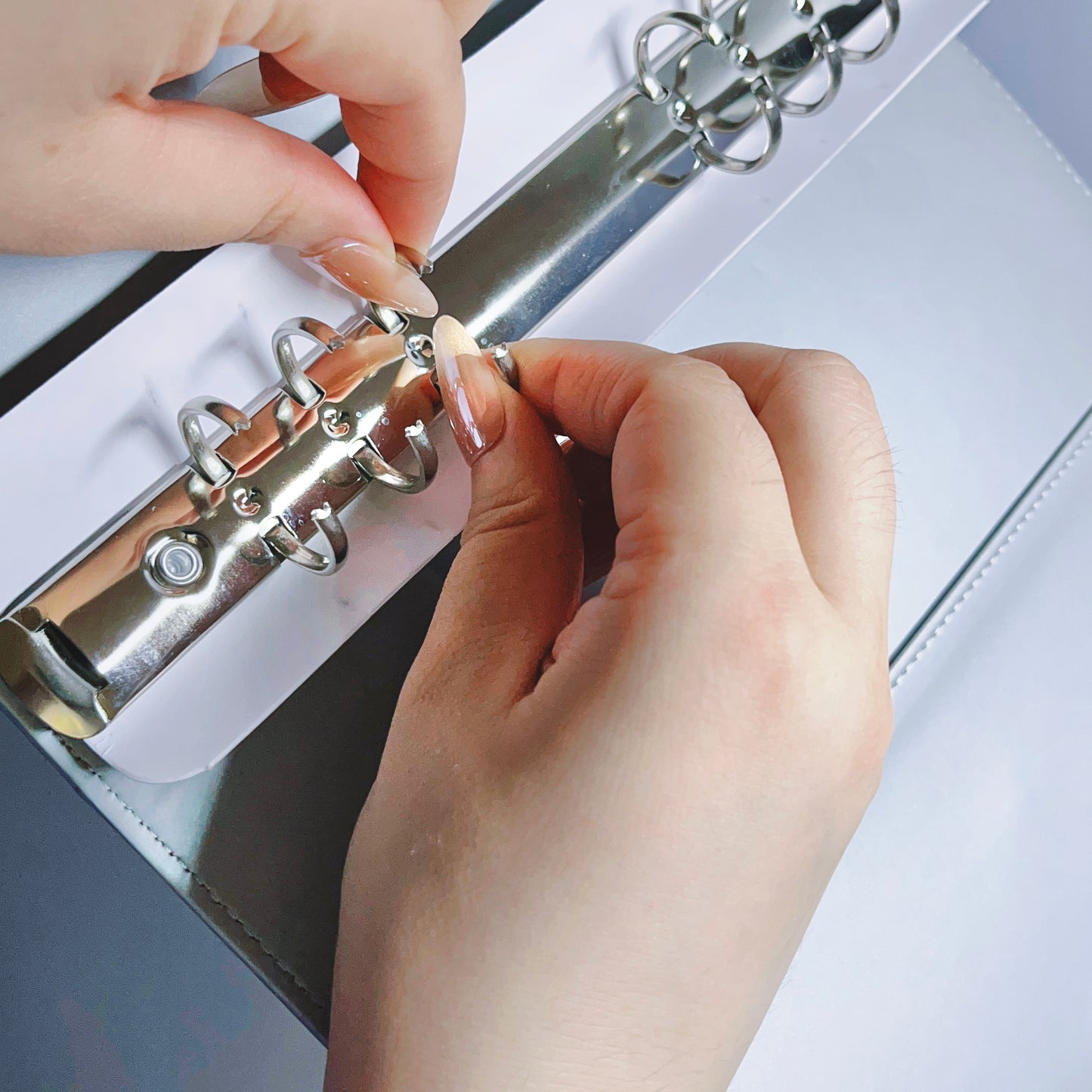 [039] A5 Photocard Binder — Sliver, Magnetic Clasp Closure