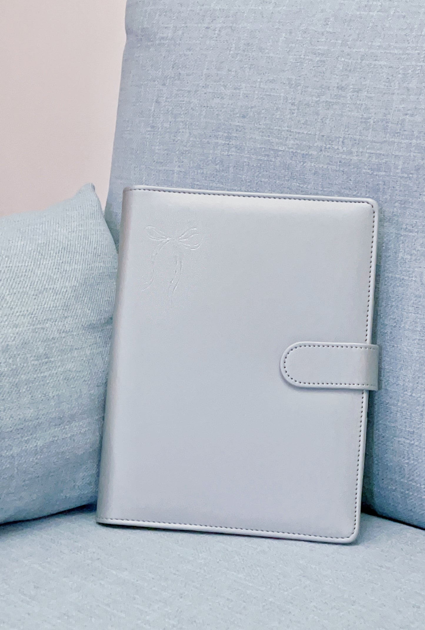 [039] A5 Photocard Binder — Sliver, Magnetic Clasp Closure