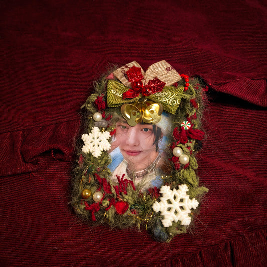 [068] Festive Embroidered K-POP Photocard Holders — Limited Christmas Edition (55×85mm)