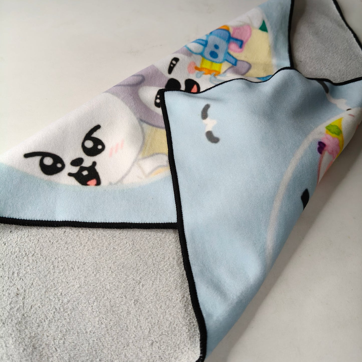 [109] SKZ Mounting Putty — Reusable & No-Residue Adhesive (13.8"×13.8")